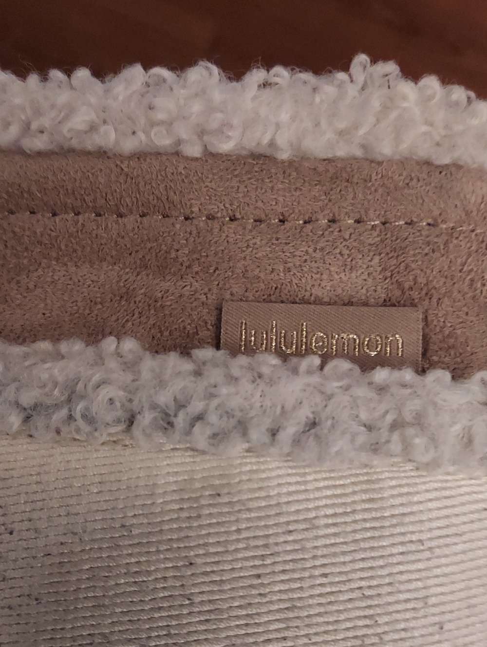 Lululemon Athletica Sherpa Trim Bag with Removable Strap - Picture 5 of 9